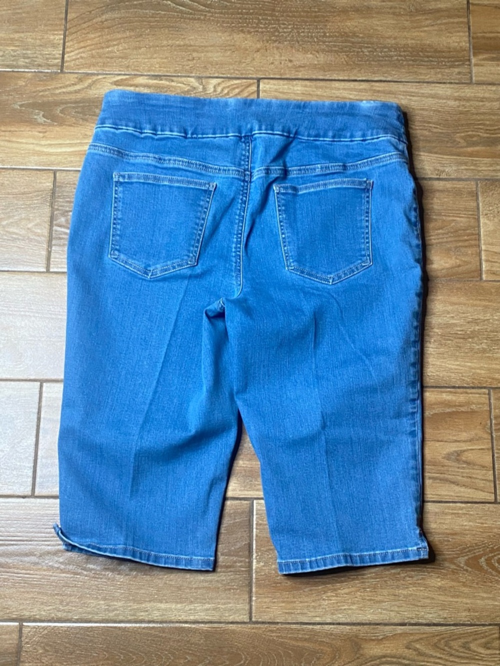 Chico’s Perfect Stretch Soft 2 Pedal Pusher - Picture 4 of 8